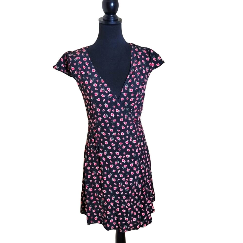 NEW Wrap Floral Mini Dress, Siz Black, Red